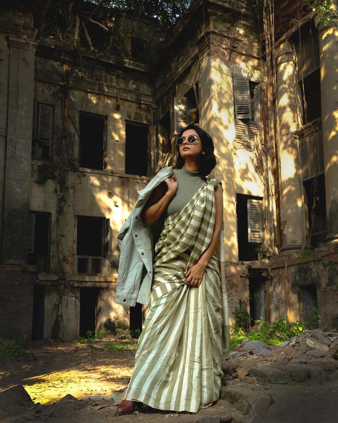 Cotton Stripes Saree - White & Grey