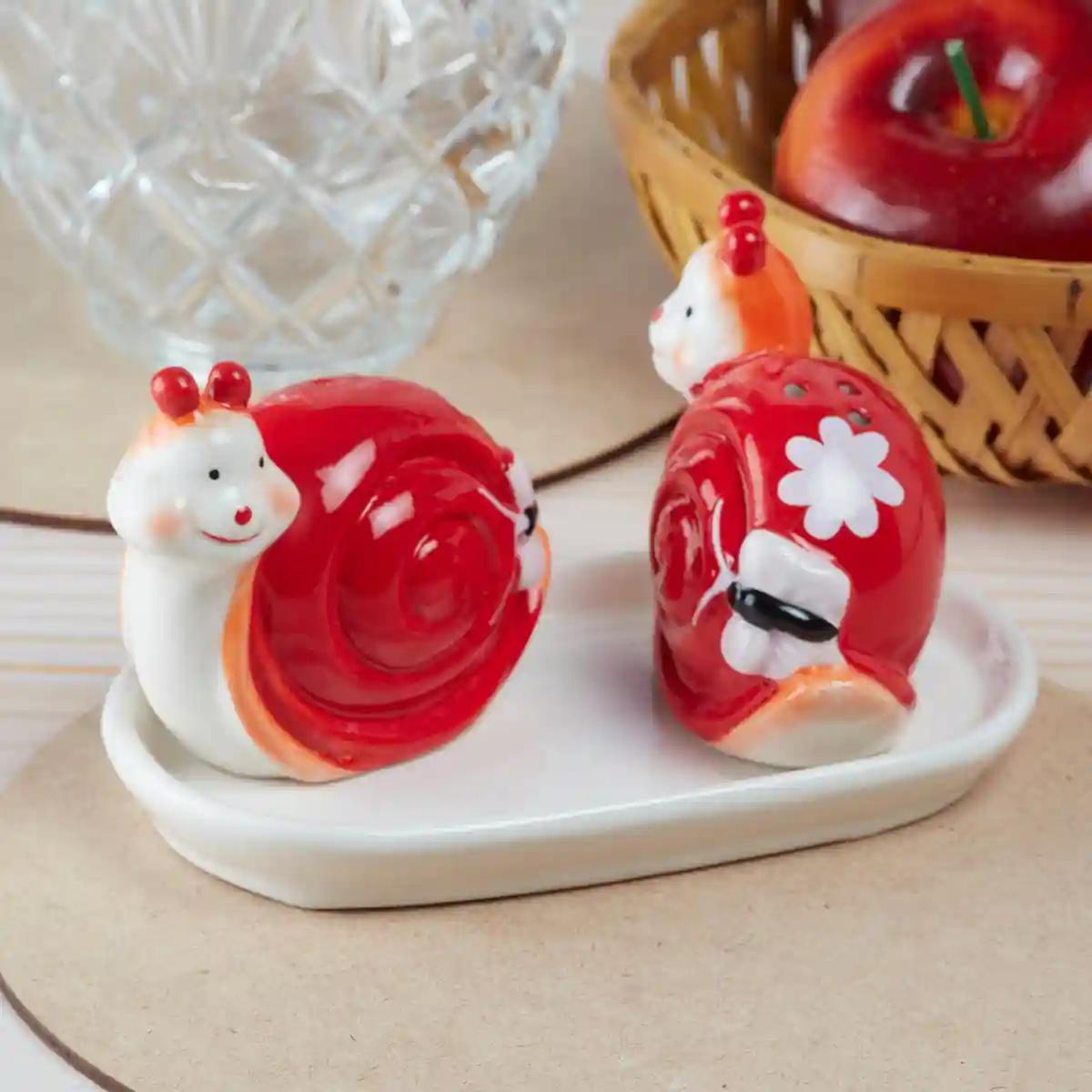 Kookee Ceramic Salt and Pepper Shakers Set with tray for Dining Table used as Namak Dhani, Shaker, Sprinkler, Spices Dispenser for Home, Kitchen and Restaurant, Snail Design, Red White (8570)