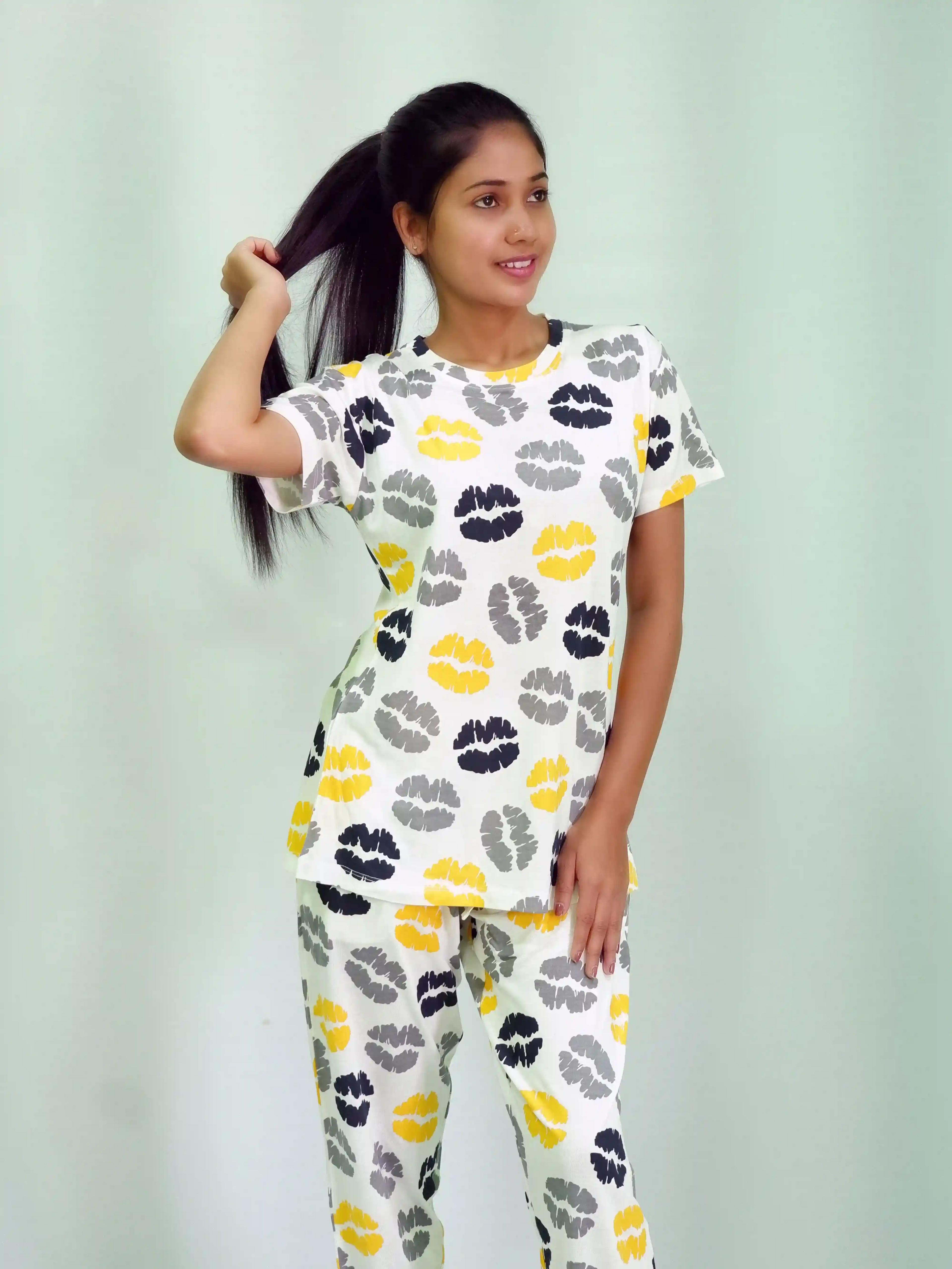 Sensational Kisses printed Women's Pajamas Set in TENCEL