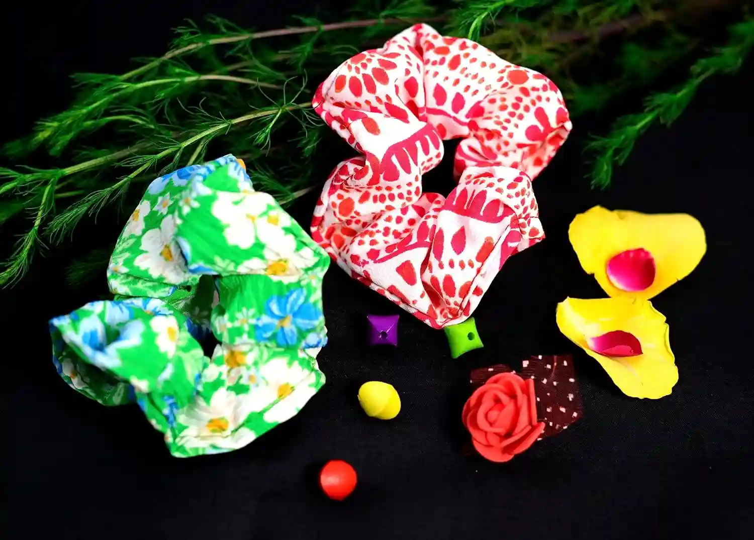 Birthday Gift For Girls/Rakhi Gift For Sister/Gift For Girlfriend/Gift For Wife/Gift For Girls-Decorated Ribboned Box+Chocolates In An Organza Potli+2 Scrunchies+Pair Of Earring+Daisy Flower Neckpiece+Keychain+Accessories