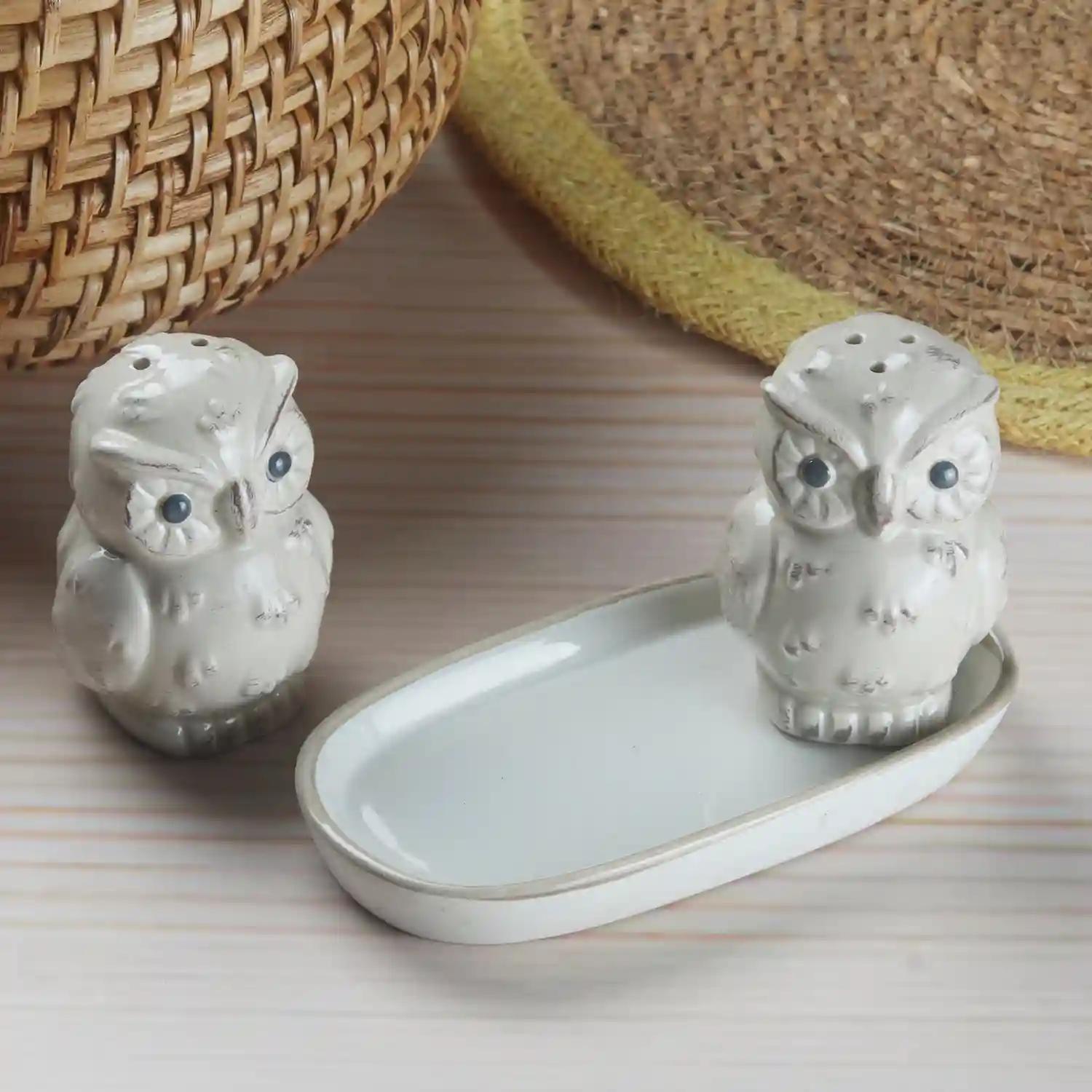 Kookee Ceramic Salt and Pepper Shakers Set with tray for Dining Table used as Namak Dhani, Shaker, Sprinkler, Spices Dispenser for Home, Kitchen and Restaurant, Owl Design, (Pack of 4) (10320)